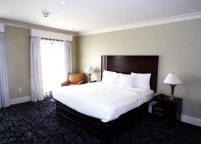 Niagara Crossing Hotel And Spa